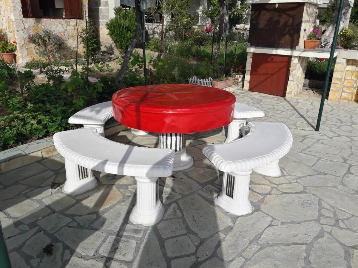 Apartmani Mirko Ljubac Ražanac Екстериор снимка
