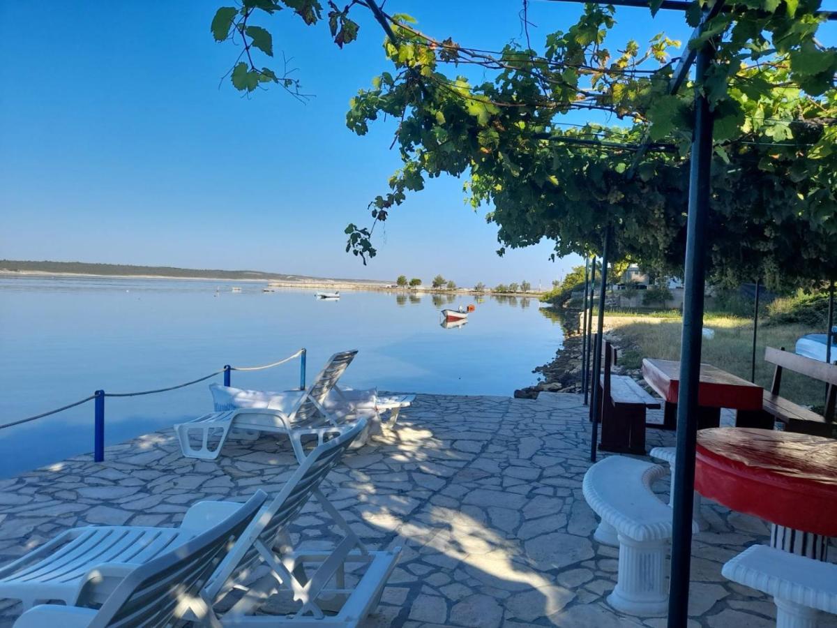 Apartmani Mirko Ljubac Ražanac Екстериор снимка